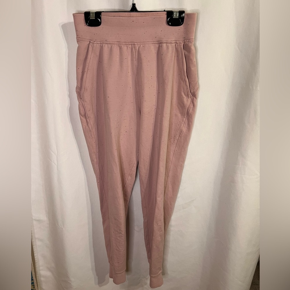 Lululemon LA Warm Down High-Rise Jogger
Mink Berry Size 6